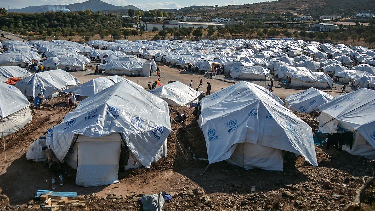 Das Flüchtlingslager Kara Tepe ist eine Zeltstadt.