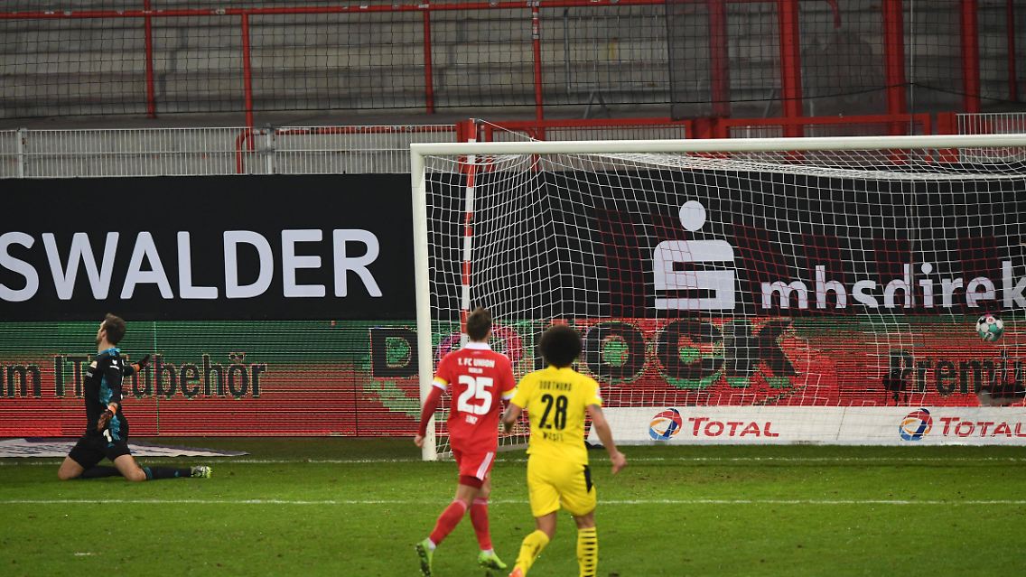 ... mit einem gewaltigen Vorsprung zum jüngsten Torschützen der Bundesligageschichte.