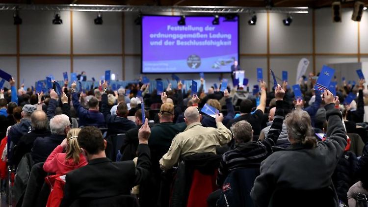 Am Nachmittag mussten die AfD-Mitglieder die Halle verlassen.