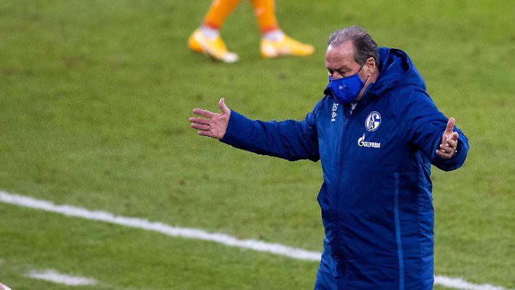 Schalke-Coach für zwei Spiele: Huub Stevens startete mit einer Niederlage.