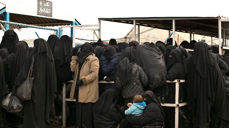 Insgesamt zehn Frauen und 27 Kinder waren aus Syrien zurück nach Deutschland geholt worden. (Archivbild)