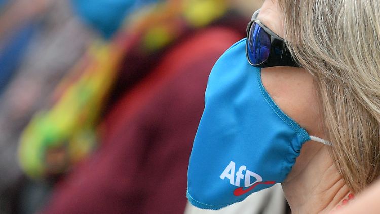 Unter den AfD-Anhängern glauben besonders viele an eine "Corona-Verschwörung".