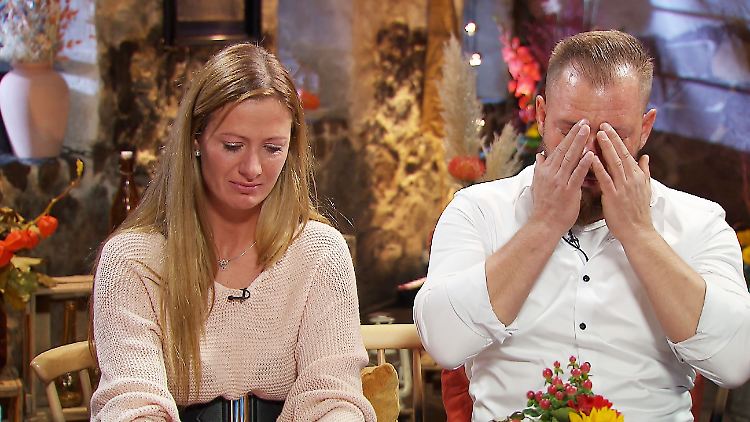 Nicht nur bei ihnen hängt zum Staffelende der Haussegen schief: Denise und Sascha.