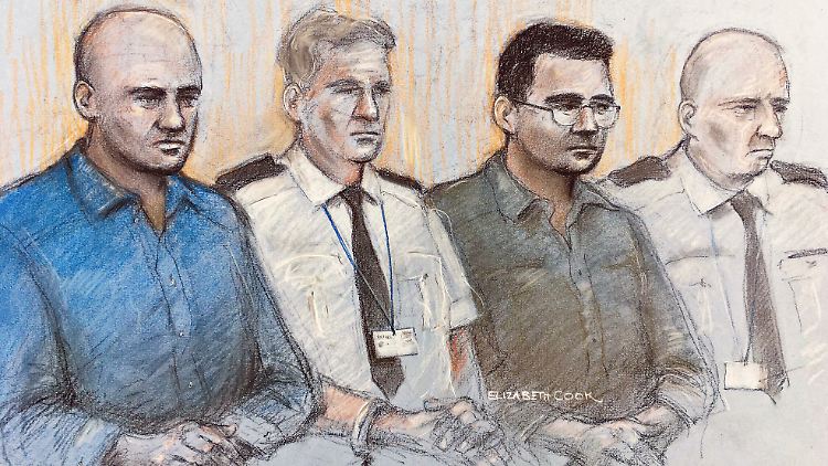 Die Angeklagten Gheorghe Nica (links) und Eamonn Harrison (2.v.r.) wie Gerichtszeichnerin Elizabeth Cook sie sieht.