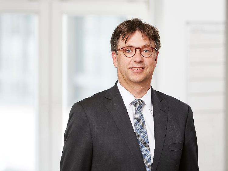 Reinhard Pfingsten arbeitet bei der Bethmann Bank als Chief Investment Officer und ist Mitglied im Management Team des globalen Investment Centers der ABN Amro Gruppe.