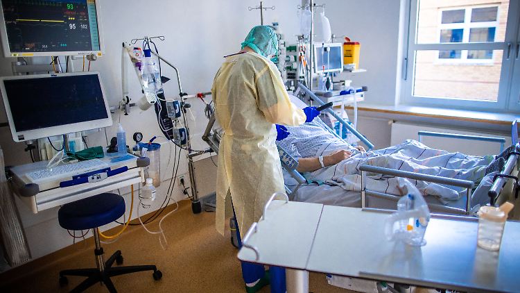 Tausende Menschen müssen derzeit wegen einer Covid-19-Erkrankung in deutschen Kliniken behandelt werden.