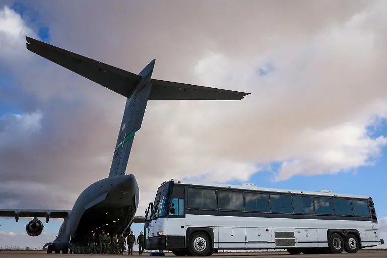 2025-02-14T143712Z-3146546987-MRPRC29KCAMHN9L-RTRMADP-3-USA-TRUMP-MIGRATION-ICE