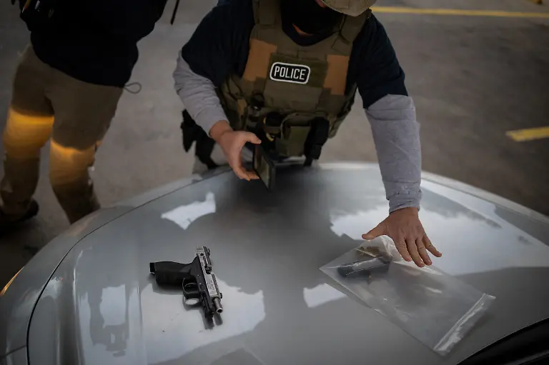 Waffe-in-Auto-von-Mexikaner