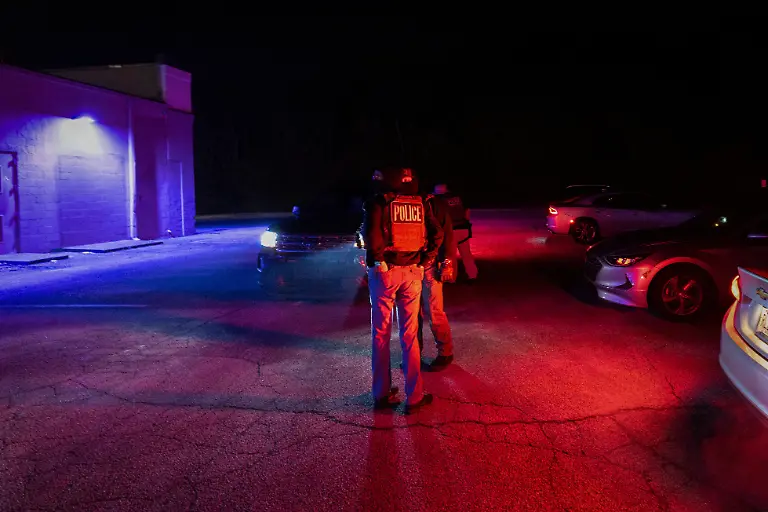 2025-02-14T143712Z-3146546987-MRPRC29OCAW1U1H-RTRMADP-3-USA-TRUMP-MIGRATION-ICE