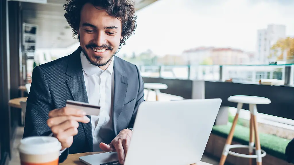 Eine-Firmenkreditkarte-wie-die-American-Express-Business-Platinum-Card-kann-helfen-sich-im-Business-Alltag-sich-auf-das-Wesentliche-konzentrieren-zu-koennen