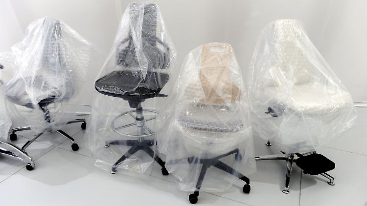 Natürlich können Arbeitnehmer nicht einfach Bürostühle oder andere Arbeitsmittel mit nach Hause nehmen ...