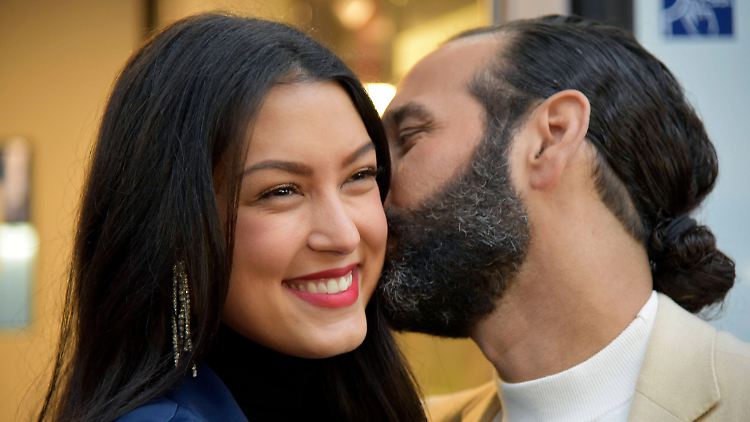 Mit der Zweisamkeit ist es bald vorbei: Rebecca Mir und Massimo Sinató.