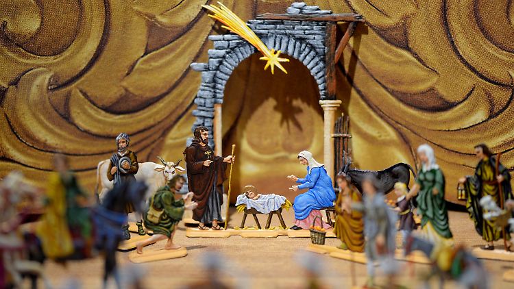 Anhänger der feministischen Bewegung in der katholischen Kirche finden, dass Maria als Krippenfigur mal in einer neuen Pose gezeigt werden sollte.