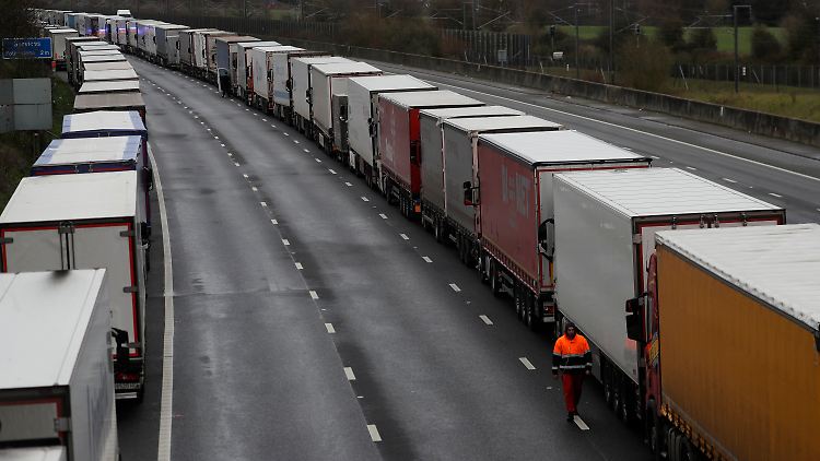 Vorgeschmack auf einen No-Deal-Brexit? Lkws stehen in Großbritannien Schlange.