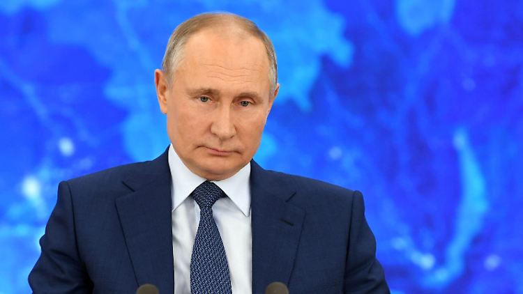Wladimir Putin macht sich und seiner Familie ein Weihnachtsgeschenk.