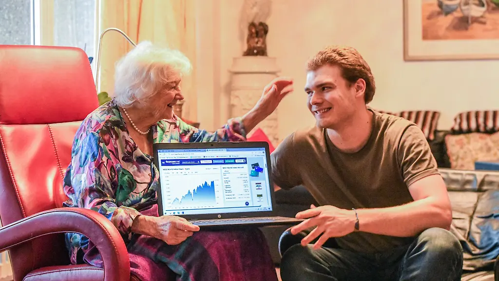 Hildegard-Alf-Kopp-98-hat-den-Aktienkurs-immer-im-Blick-ihr-Wissen-gibt-sie-auch-an-Ihre-Enkel-weiter