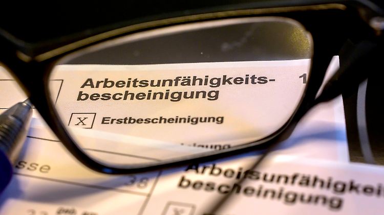 Die meisten Krankschreibungen bei AOK-Versicherten gab es von März bis Oktober bei Erziehern und Betreuern von Kindern.