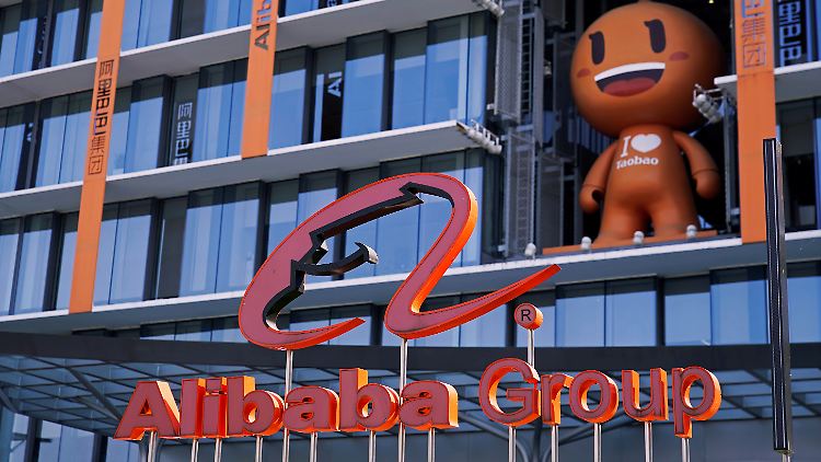 Die Regulierungsbehörde verdächtigt Alibaba "monopolistische Praktiken" zu nutzen.