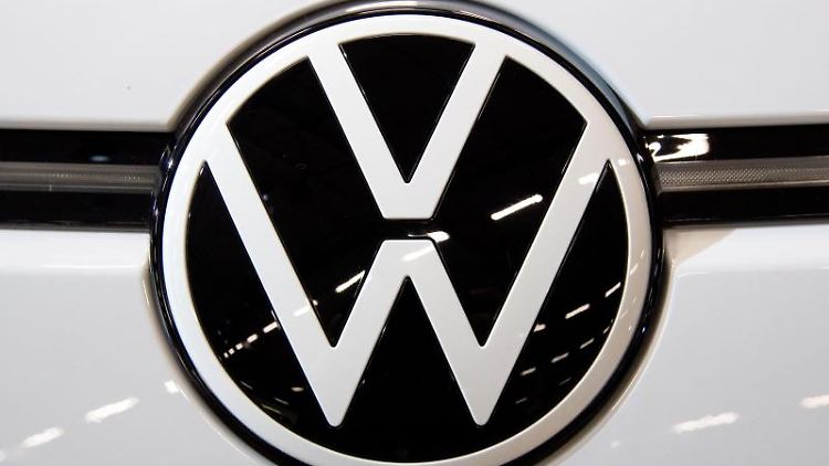 VW verkauft in den USA 2020 deutlich weniger Autos als im Vorjahr, schlägt sich aber besser als einige andere Hersteller.