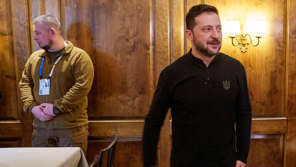 2025-02-15T133050Z-453331019-RC2ZUCA8IAN0-RTRMADP-3-SECURITY-MUNICH