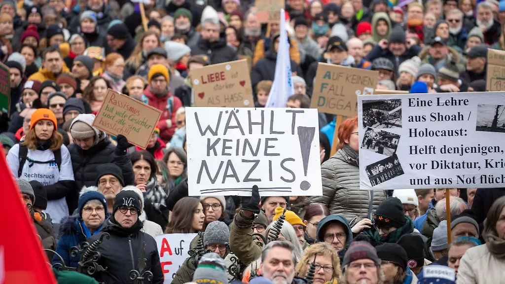 Im-Rahmen-einer-bundesweiten-Kampagne-der-CSD-Bewegung-zur-Bundestagswahl-fanden-in-ueber-40-Staedten-bundesweit-Kundgebungen-und-Demonstrationen-statt-unter-anderem-auch-in-Mainz