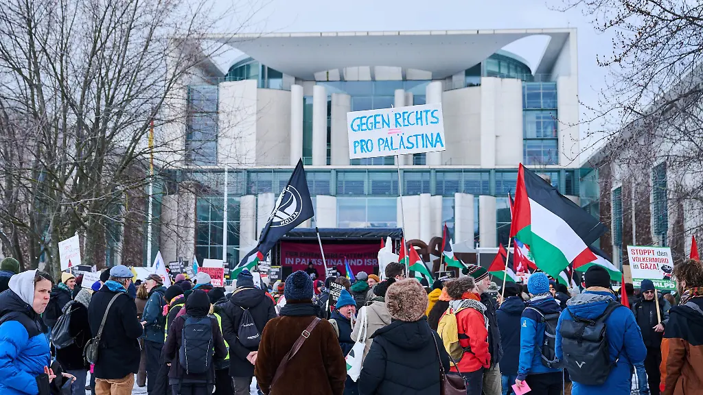 Die-Demonstranten-forderten-einen-dauerhaften-Waffenstillstand
