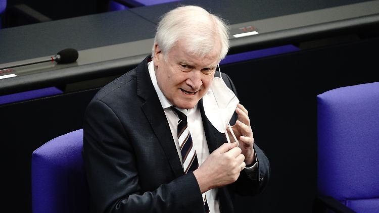 Eine Unterscheidung zwischen Geimpften und Nicht-Geimpften komme laut Horst Seehofer einer Impfpflicht gleich.