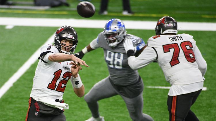 Tom Brady verteilte seine Pässe auch gegen die Detroit Lions gewohnt zuverlässig - und erfolgreich.