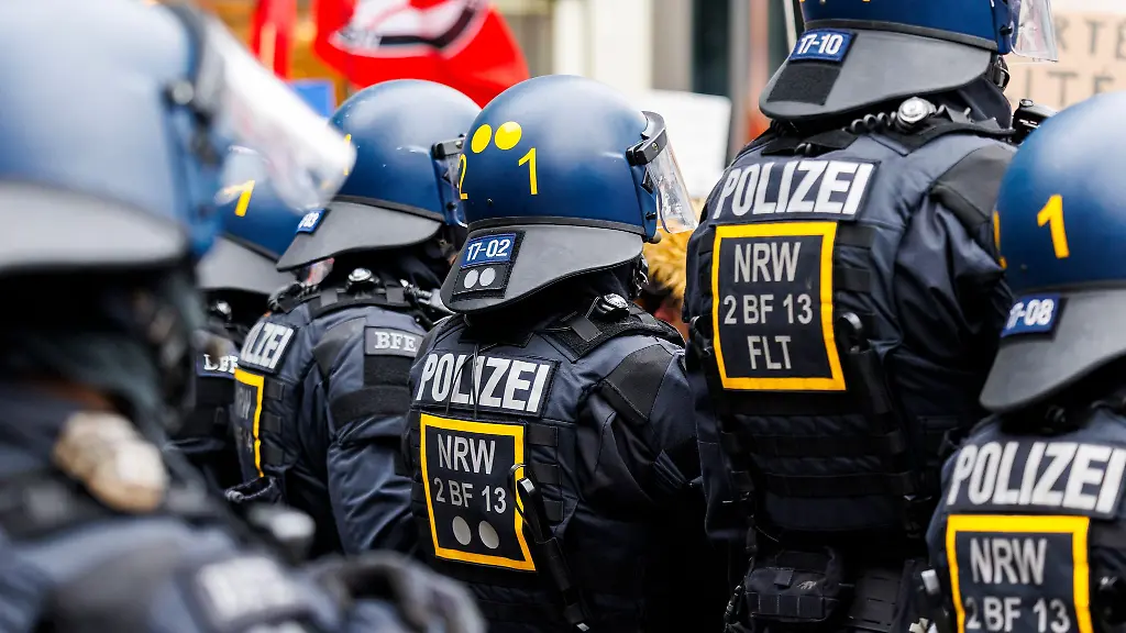 Tausende-Menschen-haben-gegen-die-AfD-demonstriert