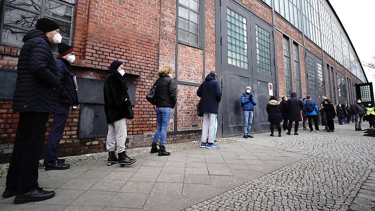 Oft hilft schon etwas Eigeninitiative, damit man sich beim Impfen anstellen darf.