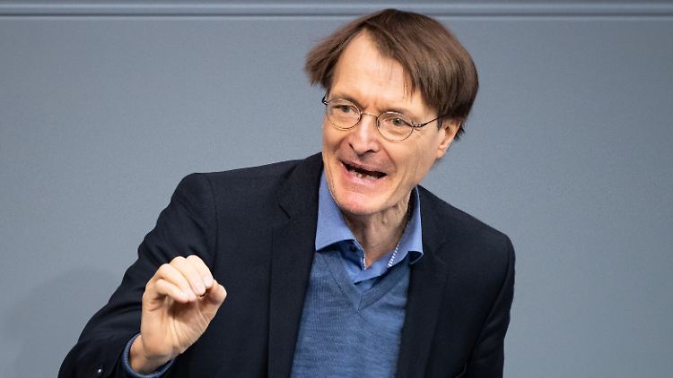 Karl Lauterbach ist überzeugt: Ohne Corona-Maßnahmen wäre die Zahl der Verstorbenen inzwischen deutlich im sechsstelligen Bereich.
