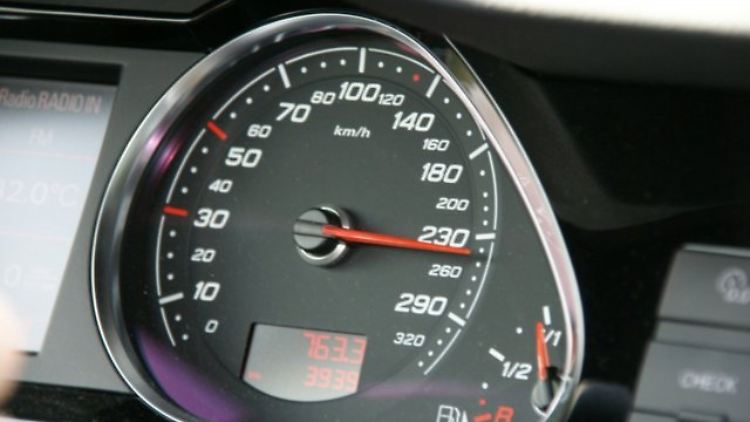 Zu schnelles Fahren wird mit der Reform des Bußgeldkatalogs härter bestraft.