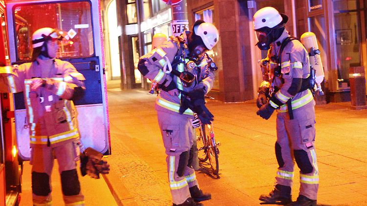 Am Silvesterabend im Corona-Jahr sollte es in der Hauptstadt stiller werden, aber die Feuerwehr bereitet sich dennoch für den Notfall vor. (Archivbild) 