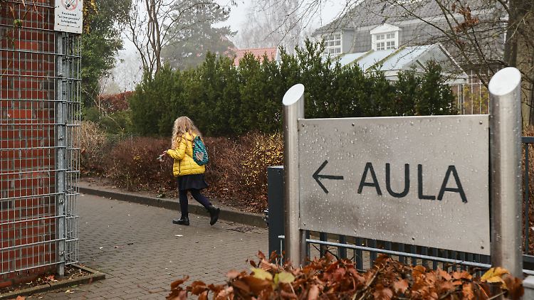 Alle Schulen und Kitas sind geschlossen: Die Debatte um die Wiedereröffnung könnte spannend werden.