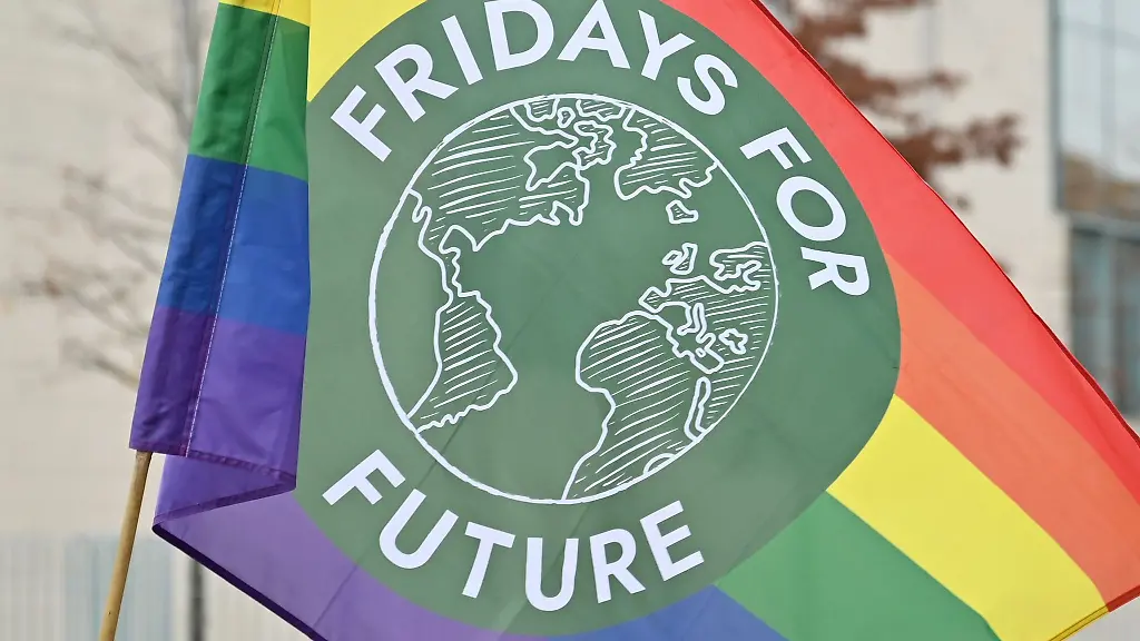 Die-Bewegung-Fridays-for-Future-mobilisiert-bundesweit-fuer-Klimaschutz-und-gegen-Rechtspopulismus