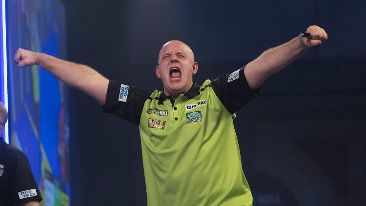 Michael van Gerwen ist nach einem Spektakel im Achtelfinale der Darts-WM oben auf.