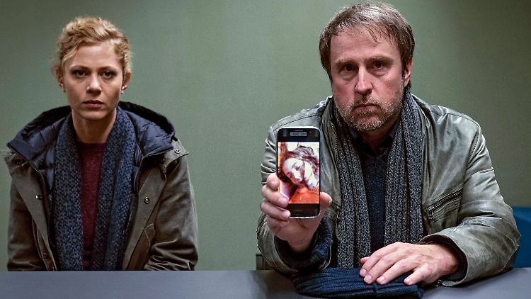 Kommissar Peter Nadler (Bjarne Mädel) und seine Kollegin Lansky (Katharina Schlothauer) suchen nach der entführten Lisa.