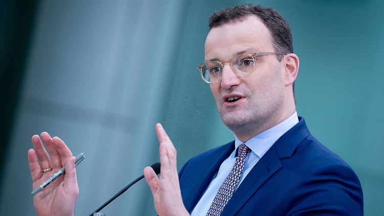 Gesundheitsminister Jens Spahn soll schnell Maßnahmen für eine erhöhte Impfstoffproduktion ergreifen, heißt es aus der SPD.