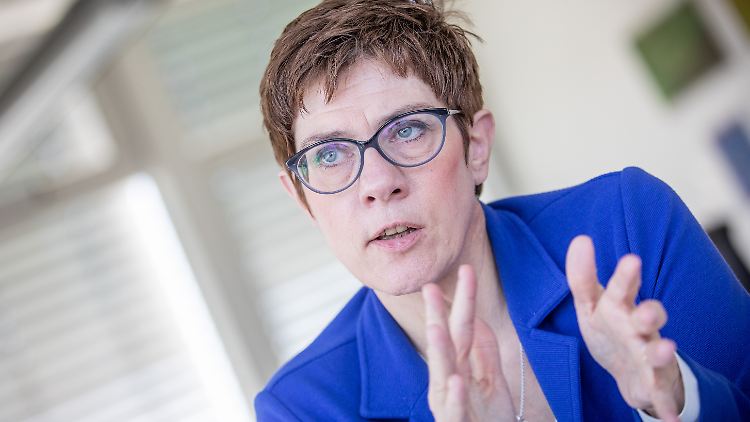 Annegret Kramp-Karrenbauer appelliert an den Zusammenhalt in der CDU.