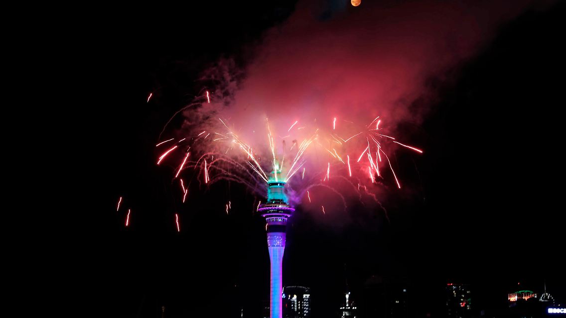 In Auckland wurde ein Feuerwerk vom Sky Tower aus gestartet.