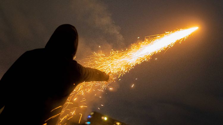 Trotz Verkaufsverbot ließen sich viele das Böllern zu Silvester nicht nehmen.