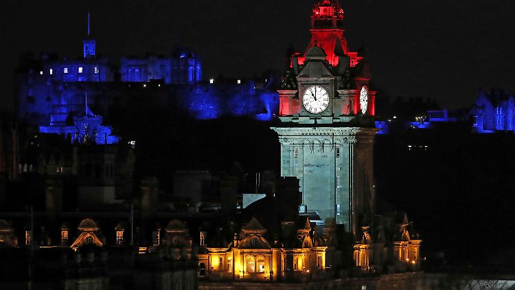 23 Uhr zeigt die Uhr des Balmoral Hotel in Edinburgh an - Mitternacht Brüsseler Zeit, der Moment, in dem Großbritannien Zollunion und Binnenmarkt der EU verlässt.
