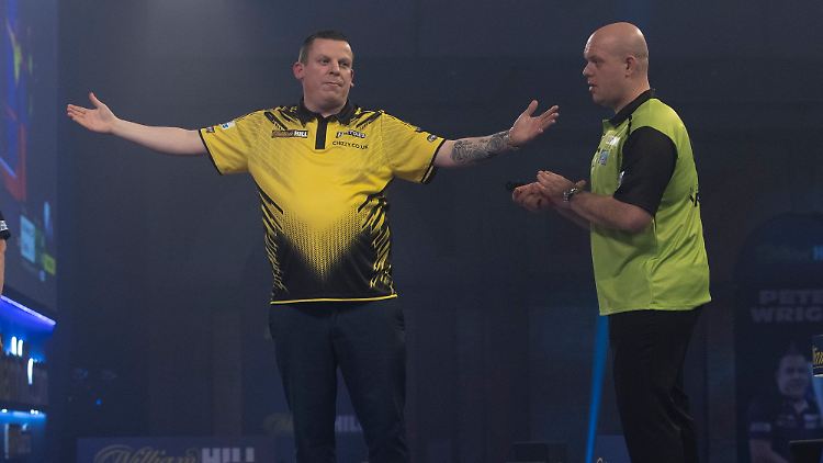 Dave Chisnall macht beim 5:0 gegen Michael van Gerwen das Spiel seines Lebens.