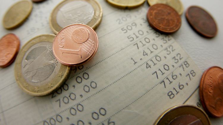 Ein Großteil der deutschen Billionen-Vermögen liegt auf Konten und Sparbüchern. 