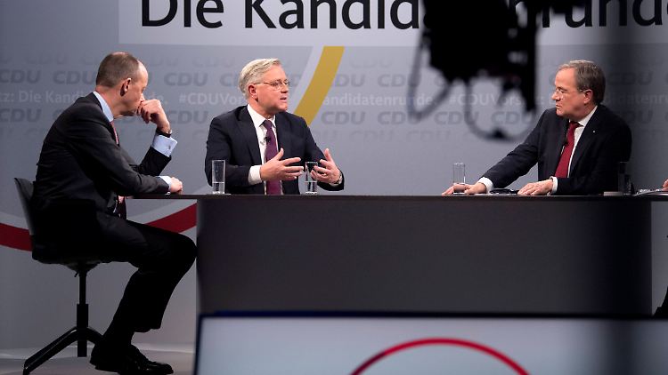 Die drei Kandidaten für den CDU-Vorsitz Merz (l), Röttgen und Laschet antworten am 14. Dezember auf Fragen der Parteimitglieder.