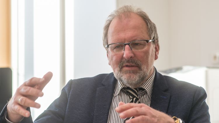 Heinz-Peter Meidinger ist Präsident des Deutschen Lehrerverbandes. Bis zu seiner Pensionierung im vergangenen Jahr war er Schulleiter am Robert-Koch-Gymnasium im bayerischen Deggendorf.