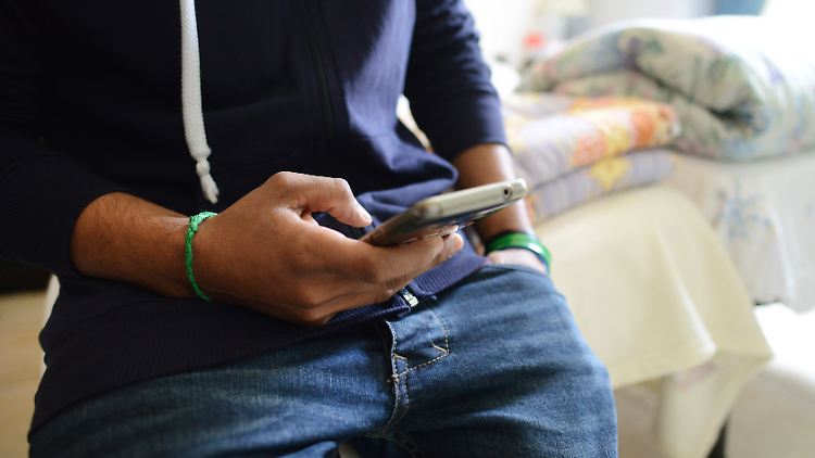 Neue Aktienkultur: "Die Smartphonebroker holen die jungen Menschen da ab, wo sie sind: an ihrem Handy", sagt die Sprecherin des Deutschen Aktieninstituts, Uta-Bettina von Altenbockum.