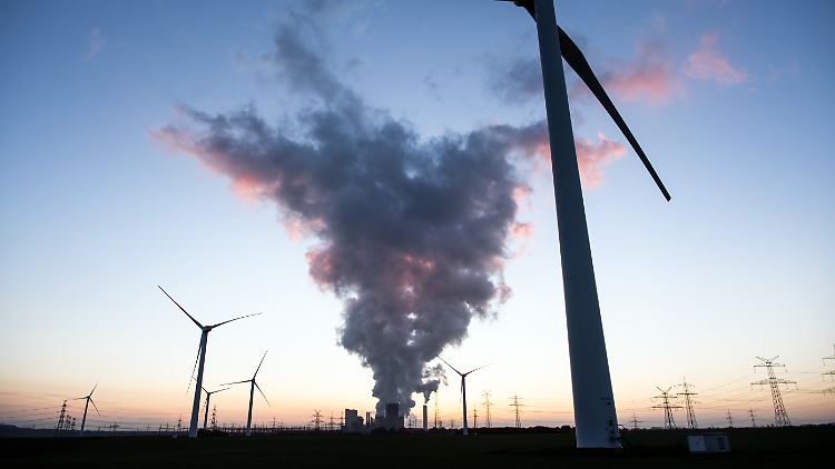 Erneuerbare Energien lieferten 2020 46,2 Prozent des Stroms in Deutschland, 3,8 Prozentpunkte mehr als im Vorjahr.