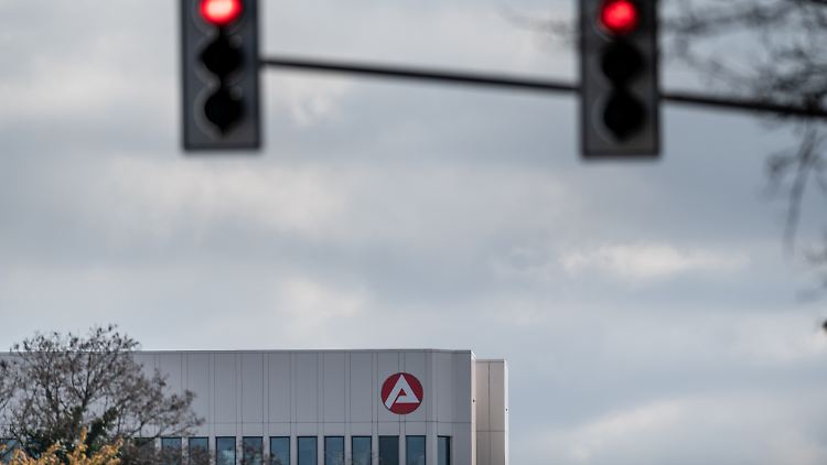Die Zahl der Erwerbslosen kletterte im vergangenen Jahr um 34,5 Prozent auf 1,85 Millionen.