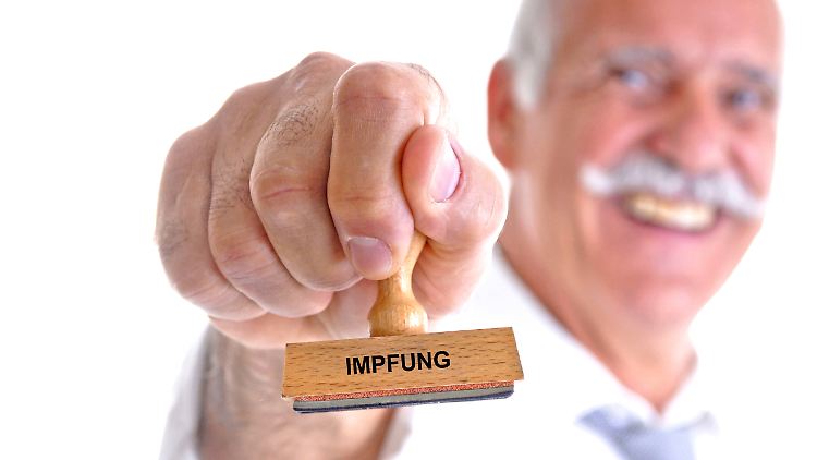 Noch sind zu wenige Menschen geimpft - genügend Impfstoff und ein Bonus könnten helfen.